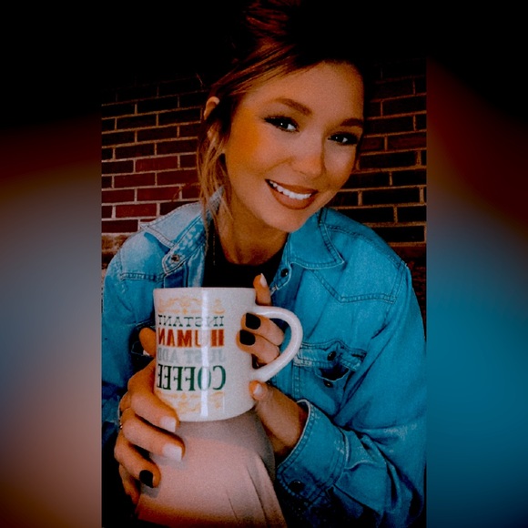 Hi there, I’m Kay! Okay, love ya bye! ✌🏼 - Picture 6 of 13